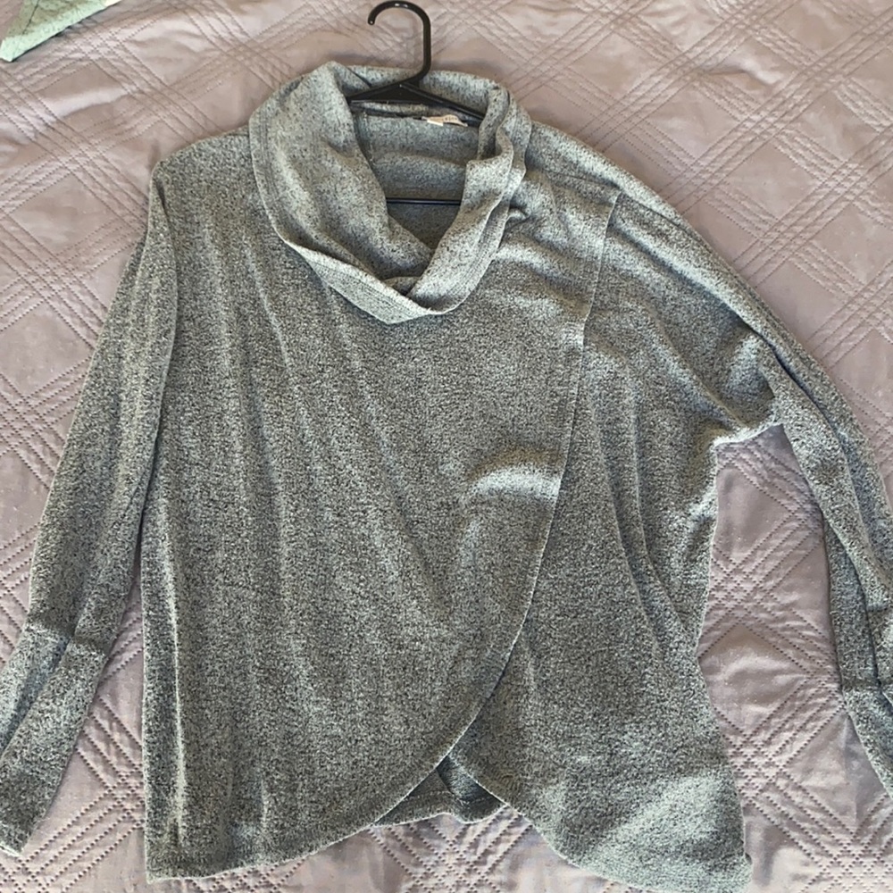 Crowl neck sweater
